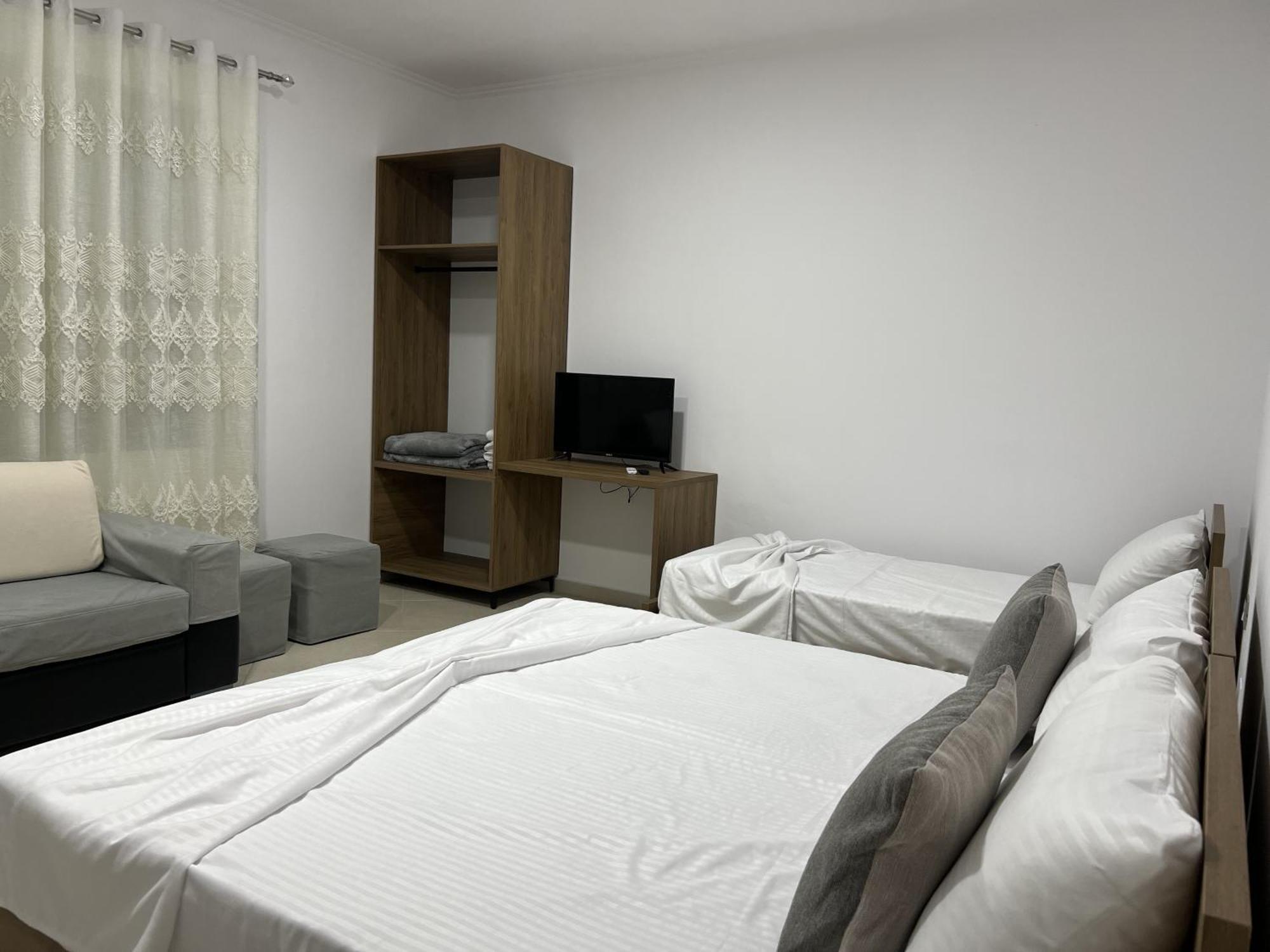 Guesthouse Osumi Berat Bagian luar foto